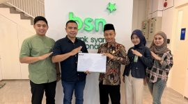 Kepala Kantor Kemenhaj, Abdul Halim bersama Kepala BSN KCP Pamekasan, Krisno Pradiatmoko beserta jajarannya