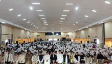 Kepala Kantor Kemenhaj, Abdul Halim, Bersama Para Petugas Haji dan Calon Jamaah Haji Pamekasan