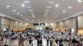 Kepala Kantor Kemenhaj, Abdul Halim, Bersama Para Petugas Haji dan Calon Jamaah Haji Pamekasan