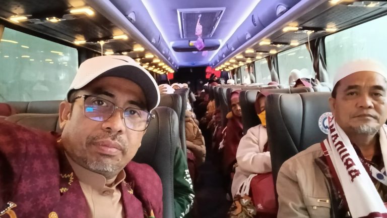 50 Jamaah Umrah Pamekasan Tiba dengan Selamat di Tengah Eskalasi Konflik Timur Tengah